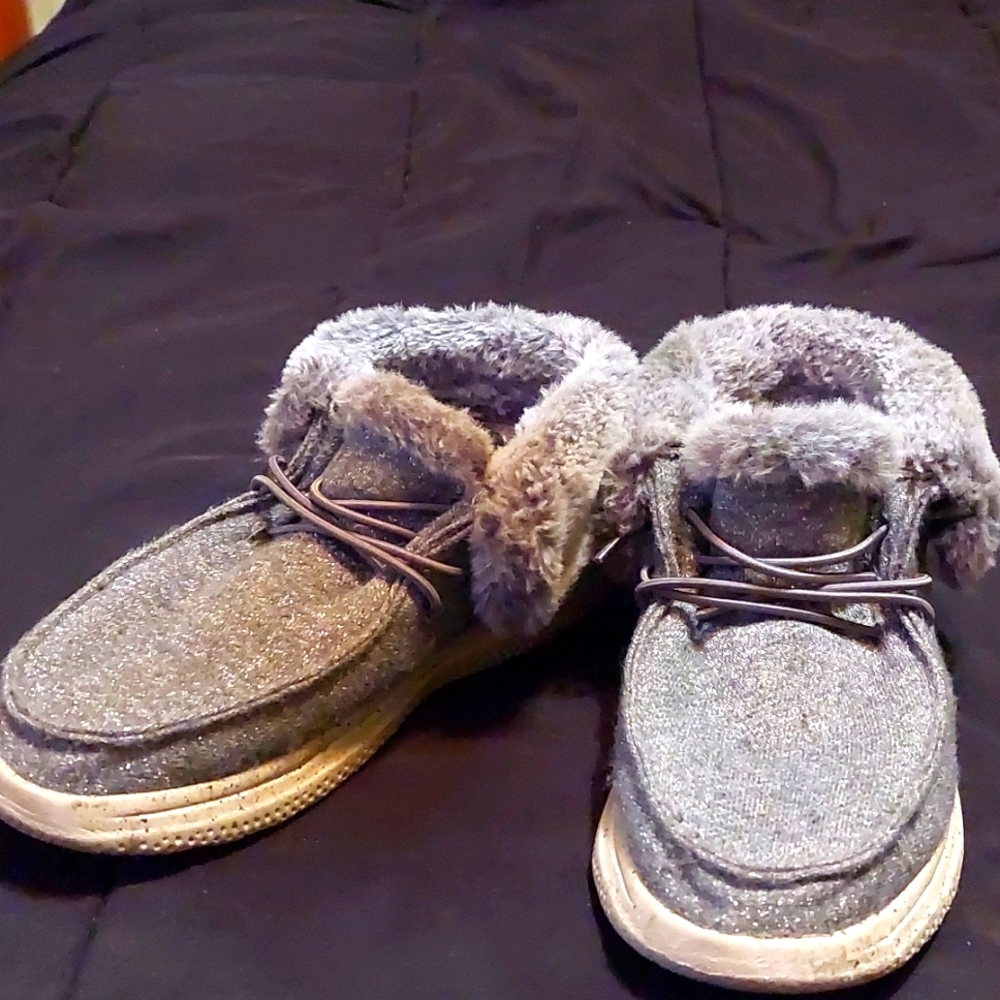 Gray sparkle winter shoes size 4